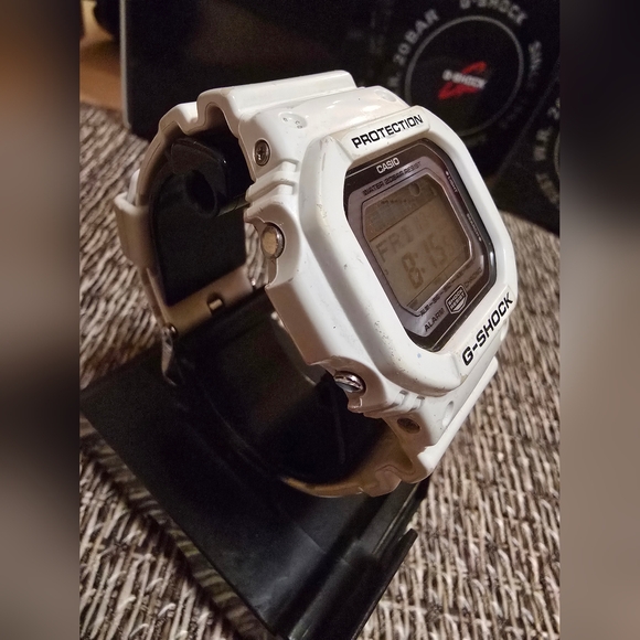 G-Shock White GLX-5600-7. Moon Phase & Tide Graph. - Picture 3 of 10